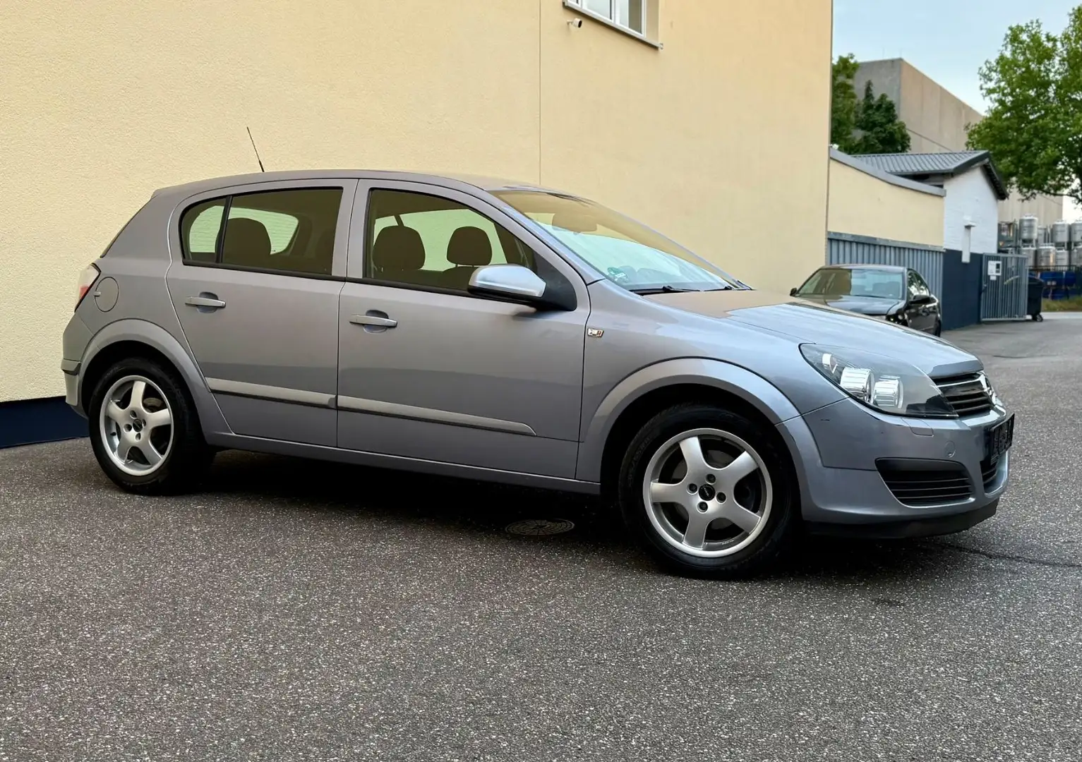 Opel Astra H Lim. Edition AUTOM. KLIMA TEMPO TÜV NEU Argent - 1