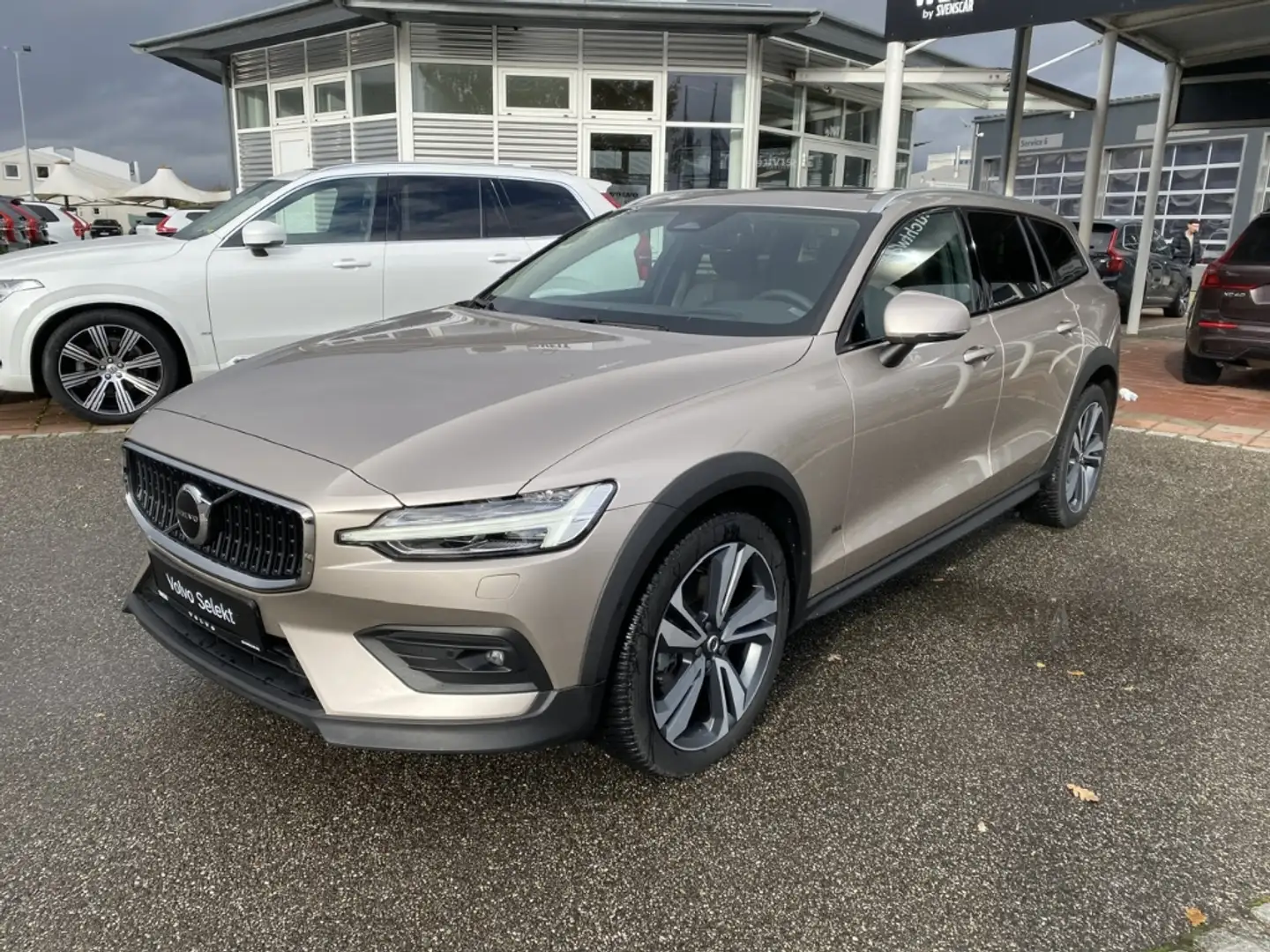 Volvo V60 Cross Country Cross Country Ultimate B4 AWD HUD StandHZG Digital Gris - 2