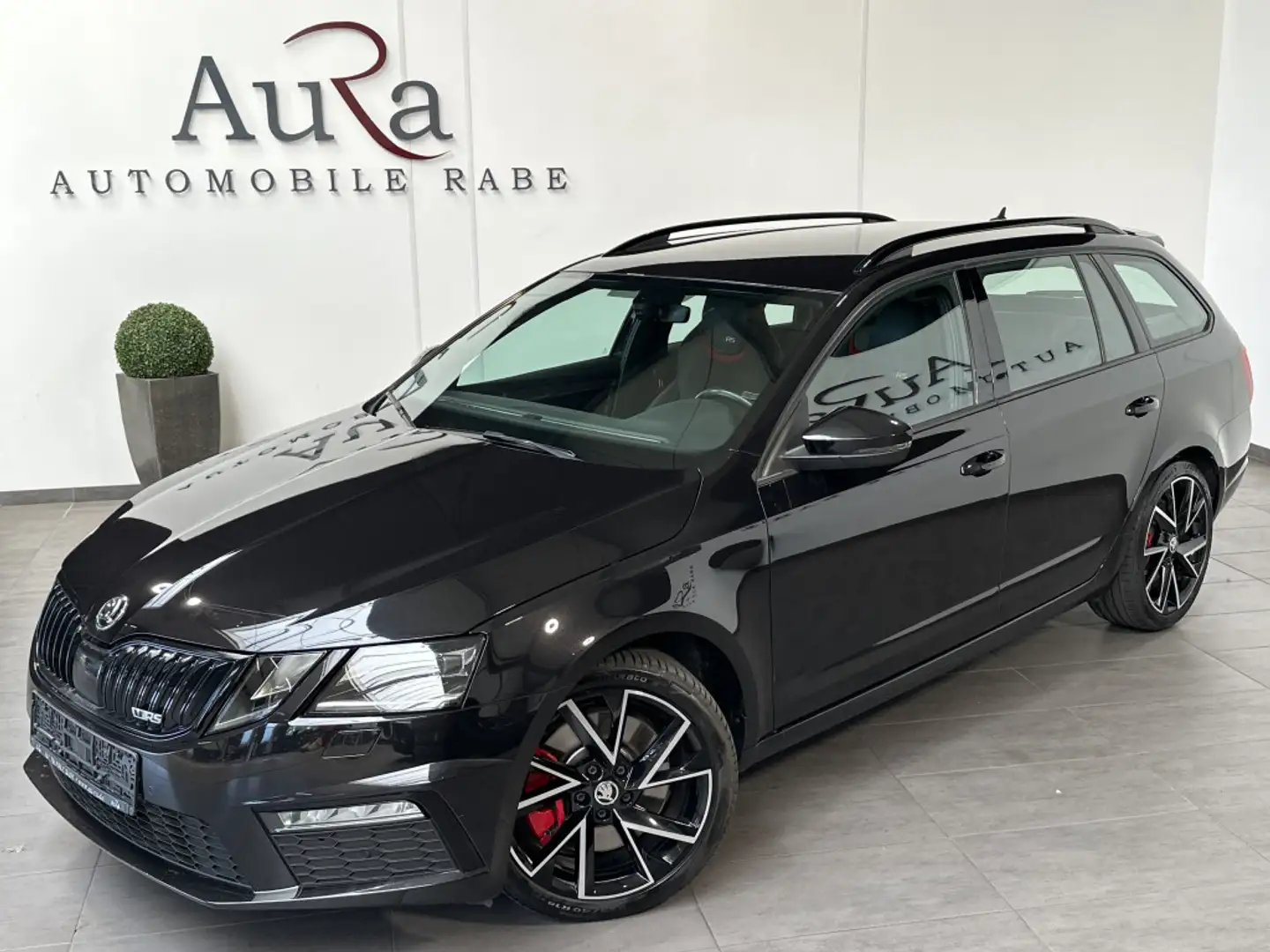 Skoda Octavia Combi 2.0 TSI DSG RS 245 Challenge Pro Zwart - 2