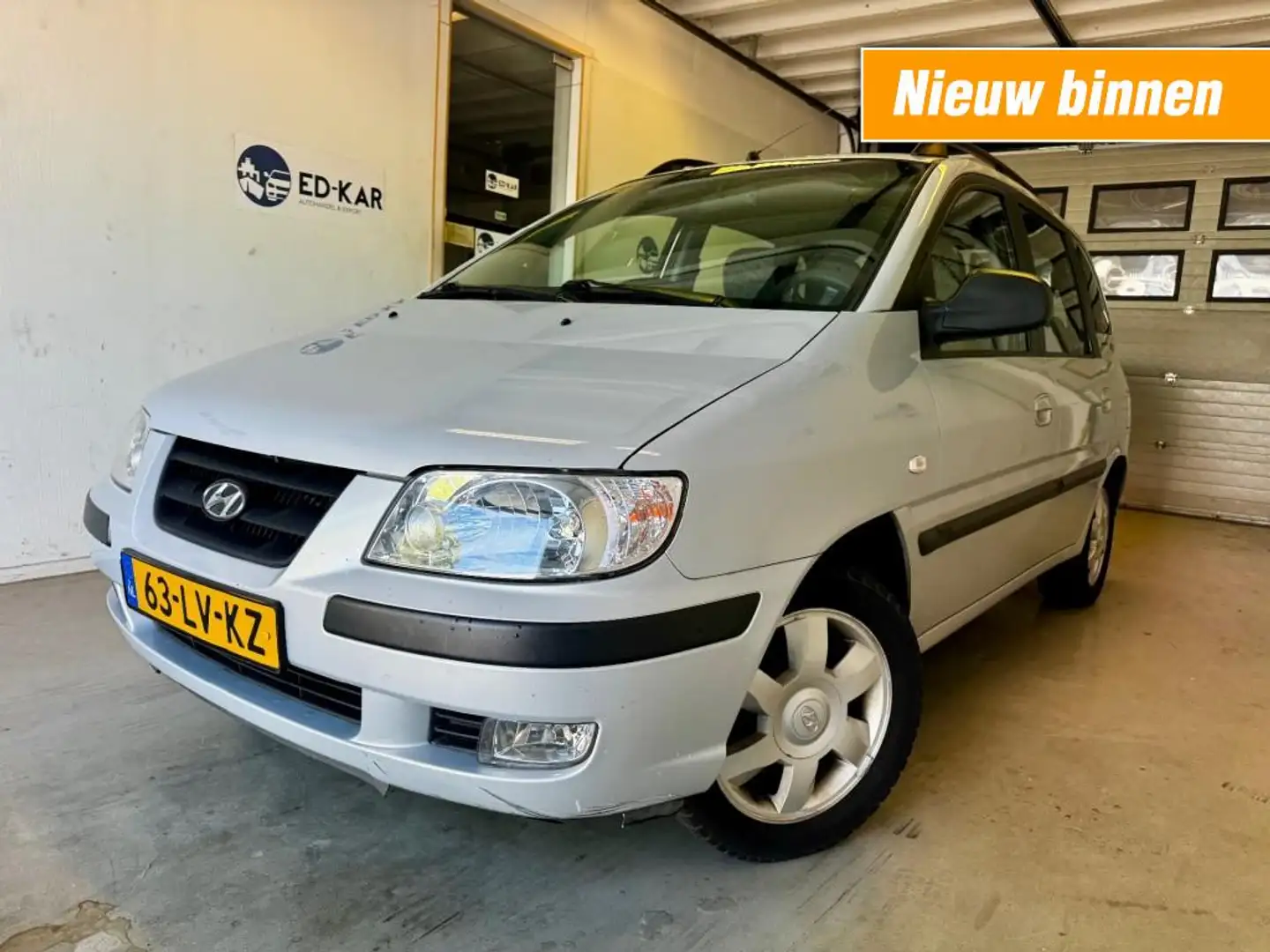 Hyundai Matrix 1.6i Silver Edition AIRCO PDC LMV TREKHAAK NAP APK Grau - 1