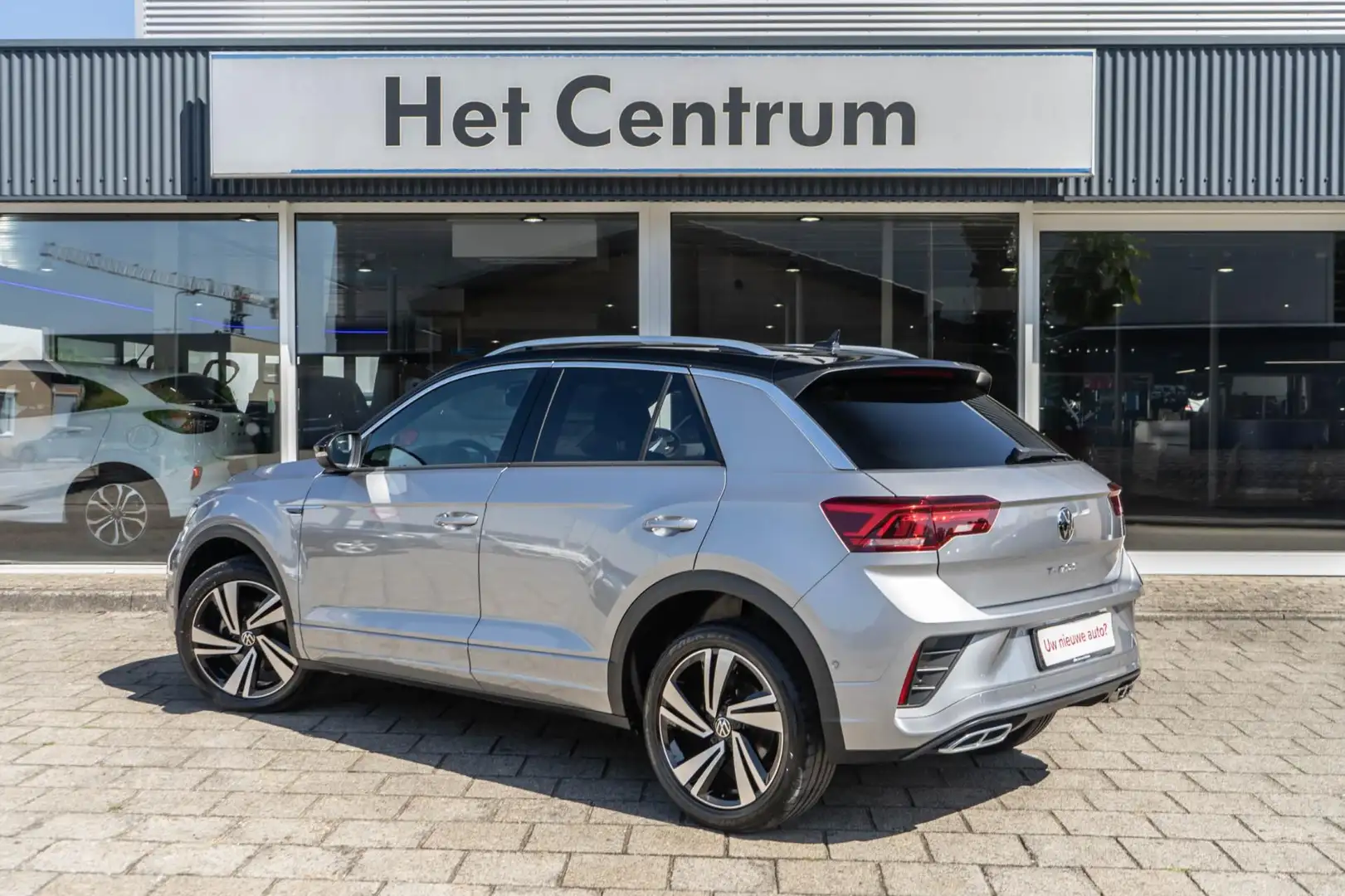 Volkswagen T-Roc 1.5 TSI 150PK Automaat R-Line / Keyless / App conn Gris - 2