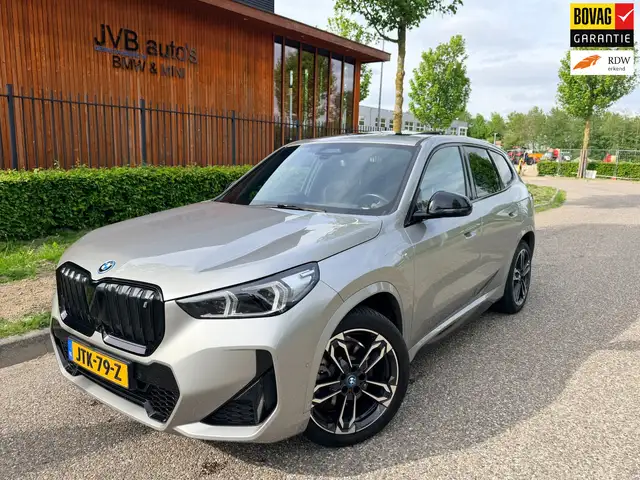 BMW iX1 XDrive30, M-Sport, panorama, trekhaak, memory, HUD