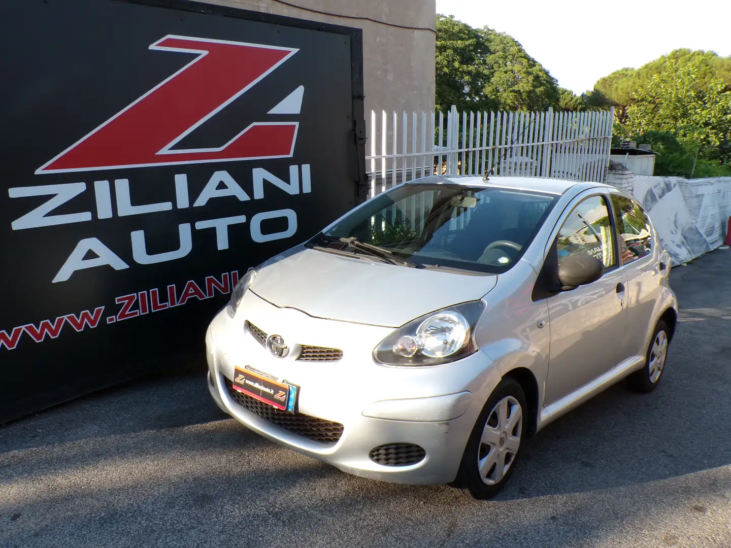 Toyota Aygo 5p 1.0 Sol ..QUALSIASI PROVA.. Plateado - 1