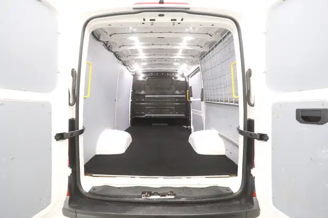 Volkswagen Crafter view 3