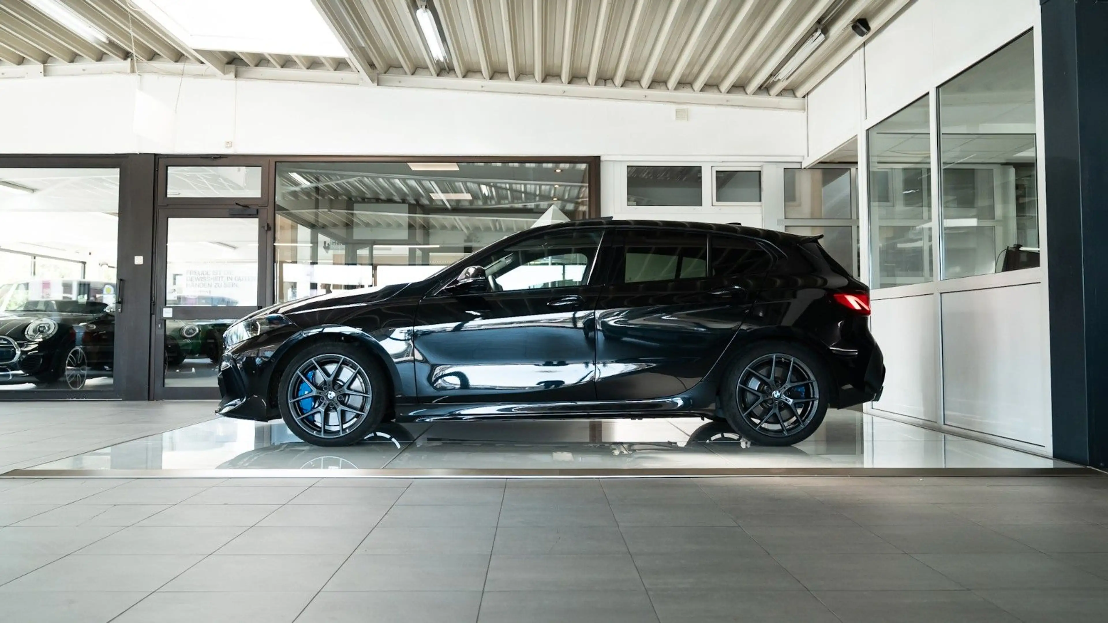 BMW 135 i xDrive PanoDach AlcantaraSitz HiFi uvm. — photo 9