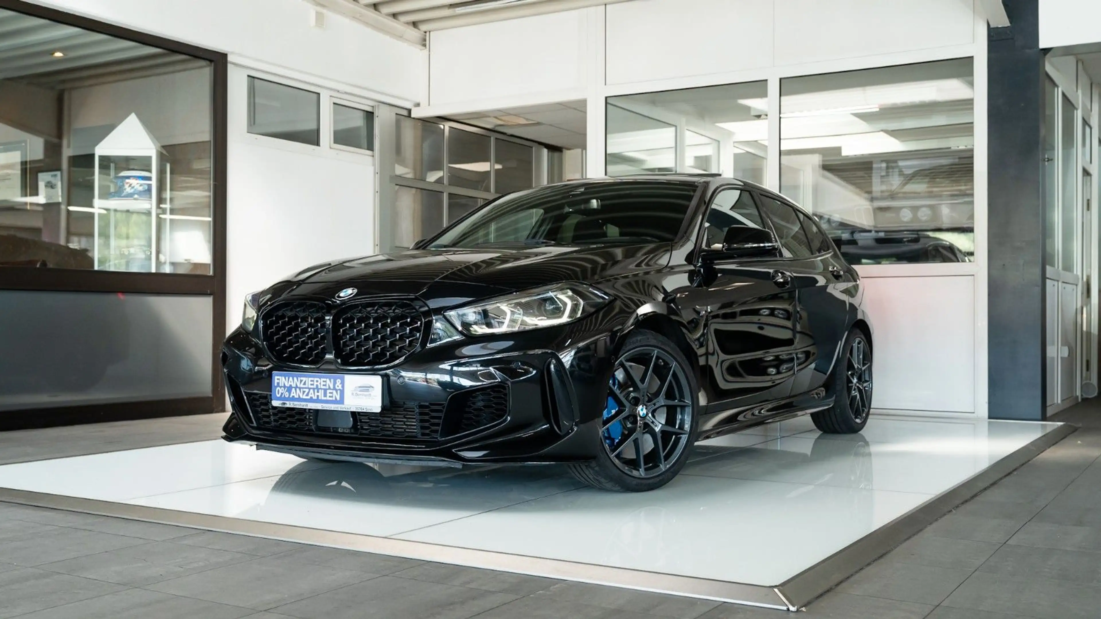BMW 135 i xDrive PanoDach AlcantaraSitz HiFi uvm.