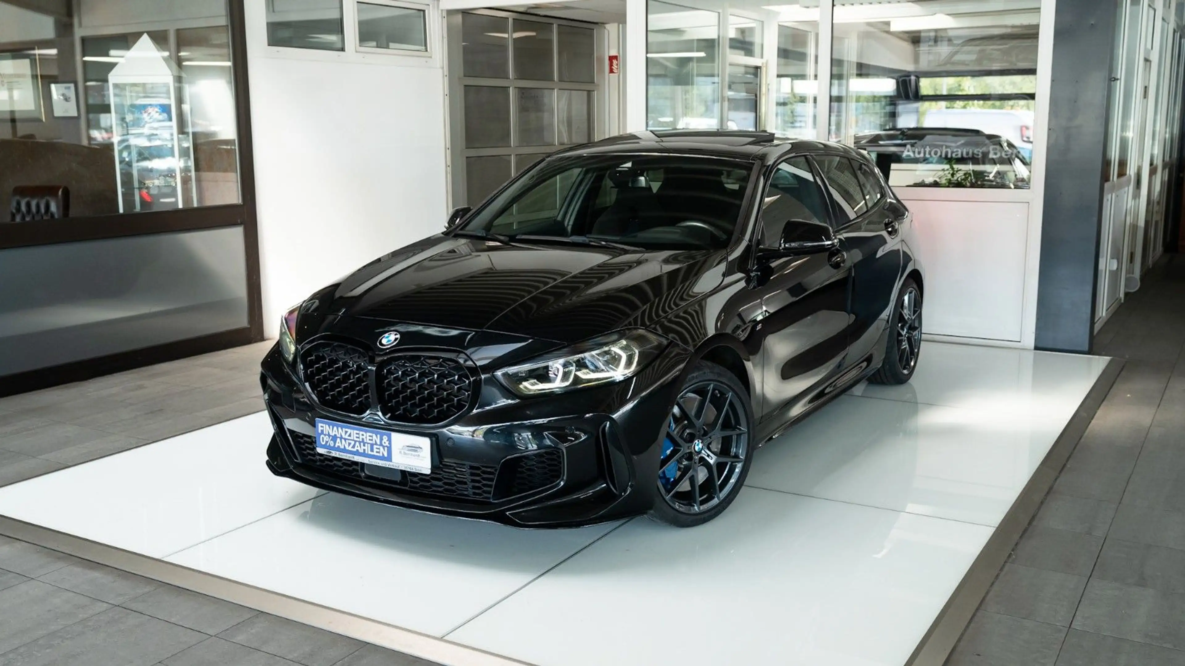 BMW 135 i xDrive PanoDach AlcantaraSitz HiFi uvm. — photo 2