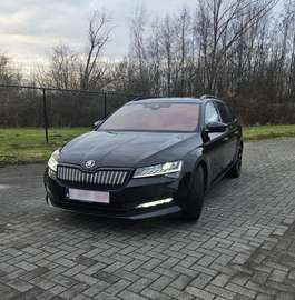 FULL OPTION SPORTLINE 218pk COMBI PHEV LUXE