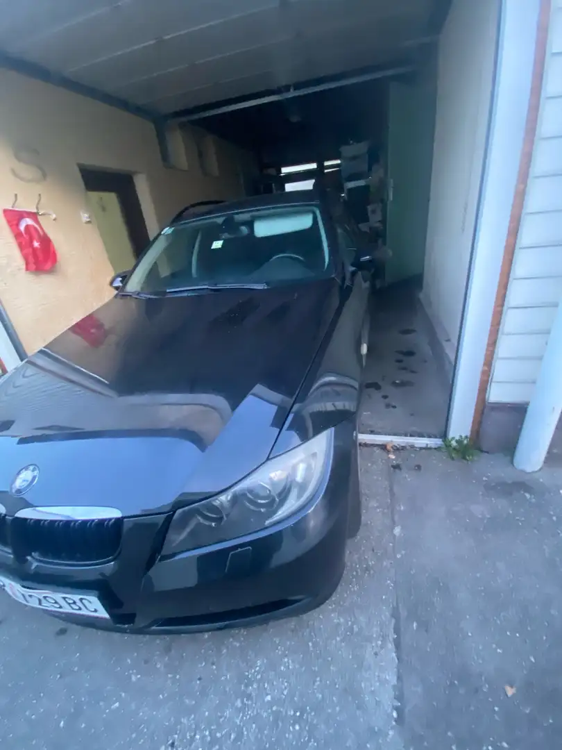 BMW 320 320d Touring - 1