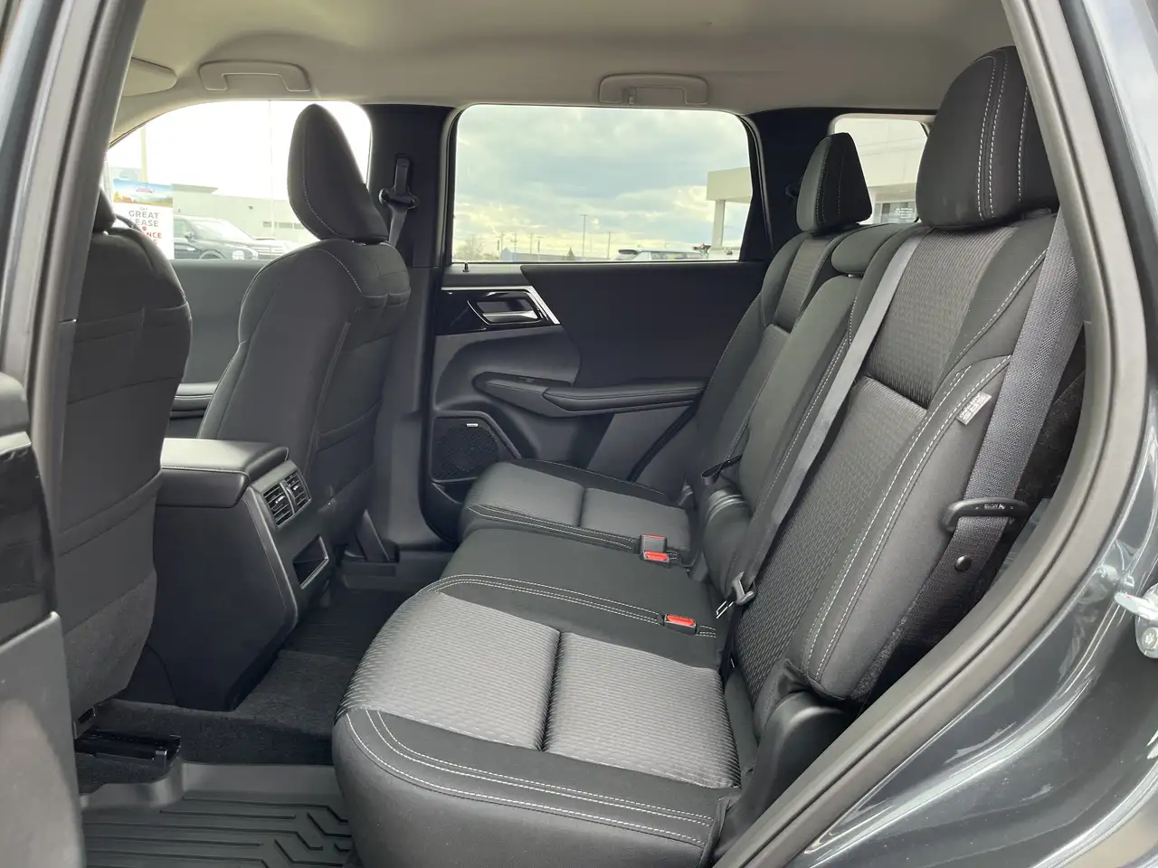 Mitsubishi Outlander снимка Mitsubishi Outlander