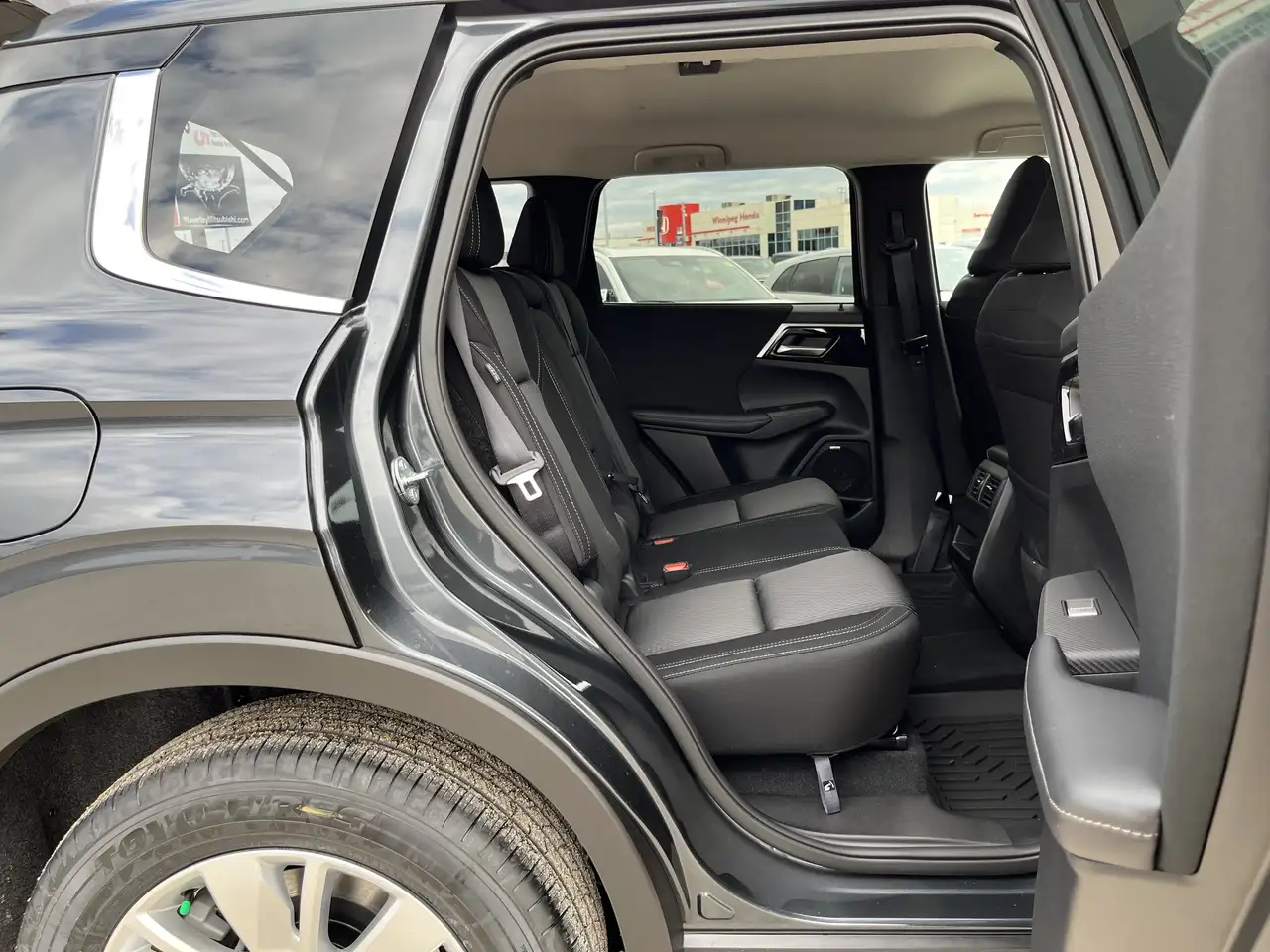 Mitsubishi Outlander снимка Mitsubishi Outlander