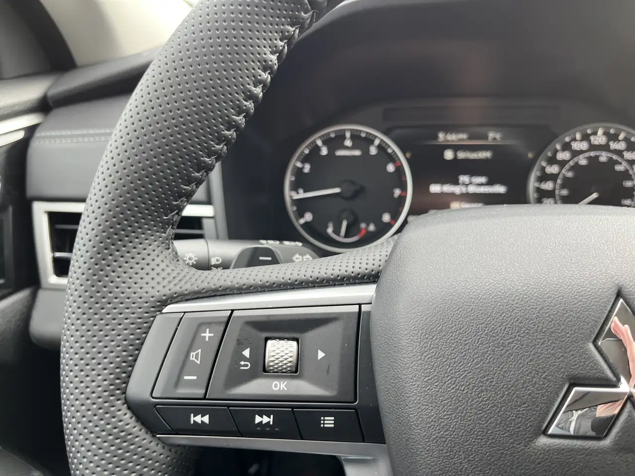 Mitsubishi Outlander снимка Mitsubishi Outlander
