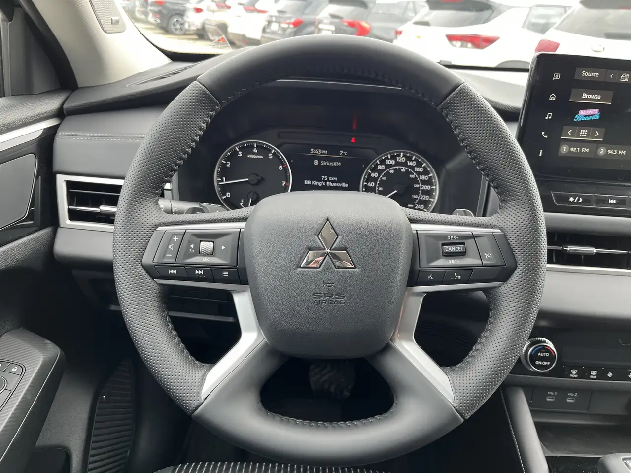 Mitsubishi Outlander снимка Mitsubishi Outlander