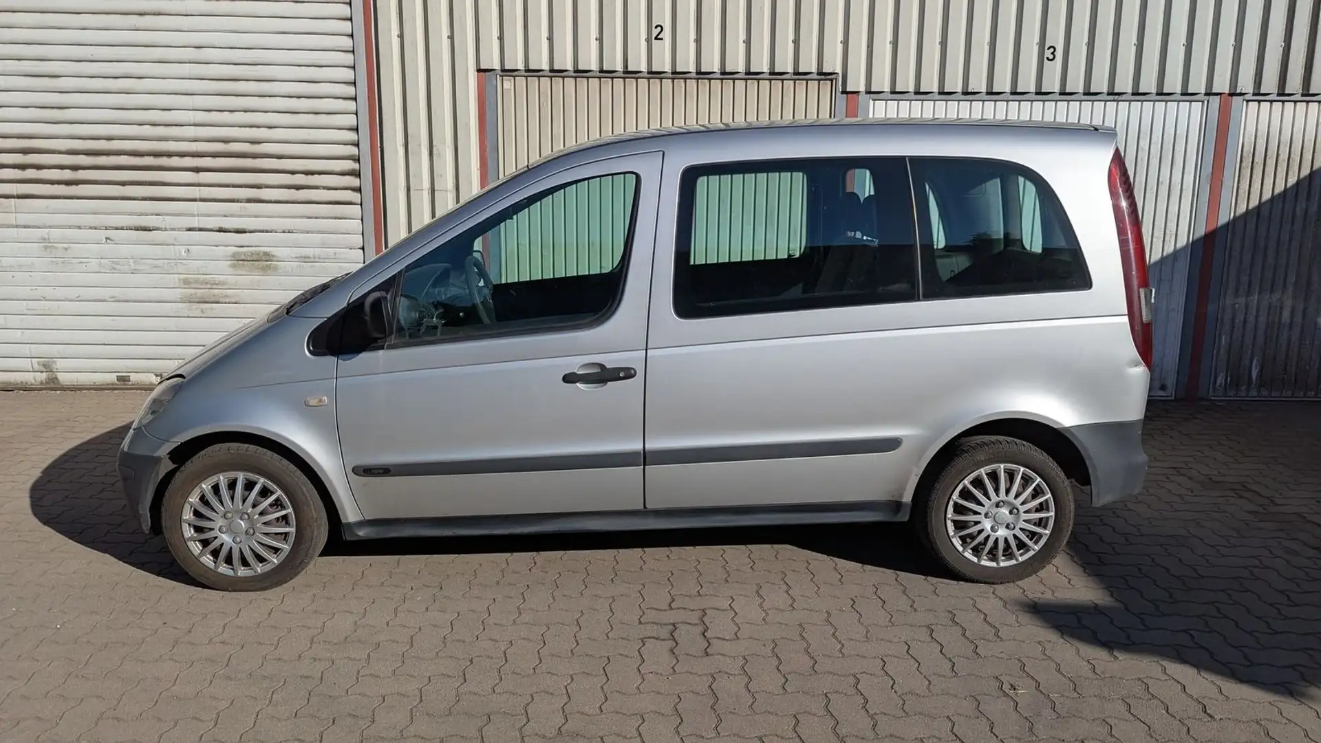 Mercedes-Benz Vaneo 1.7 CDI 67 kW Silber - 2