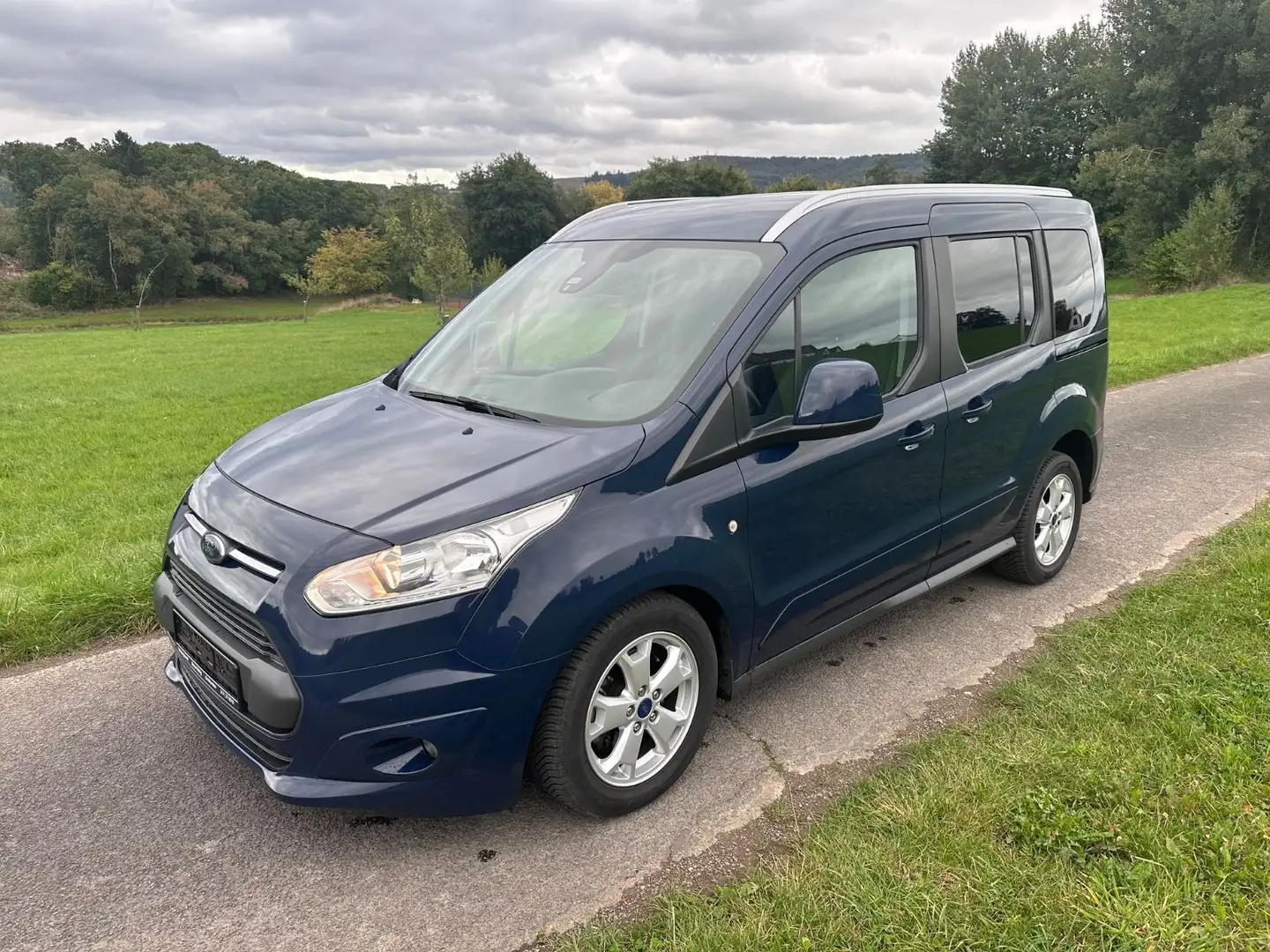 Ford Tourneo Connect Titanium Automatik Blau - 2