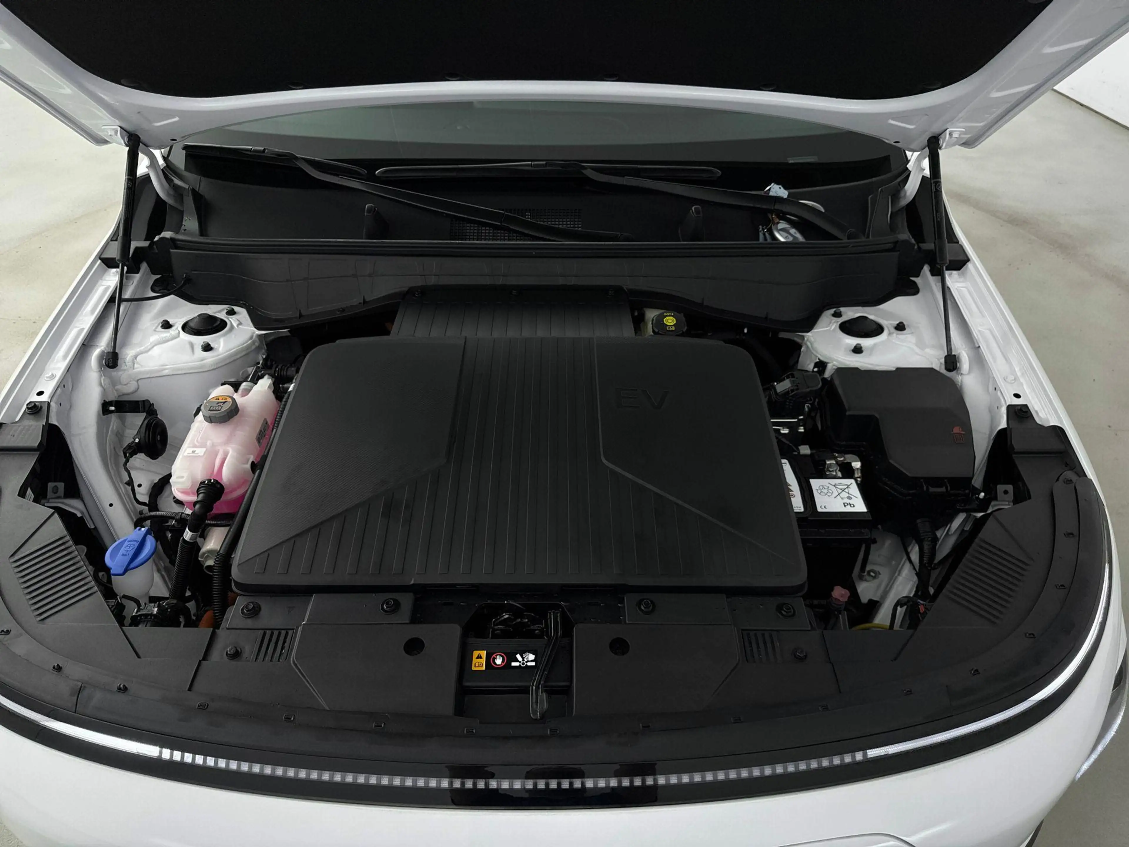 Hyundai KONA Electric Long Range Pure Edition 64.8 kWh | Apple — photo 7