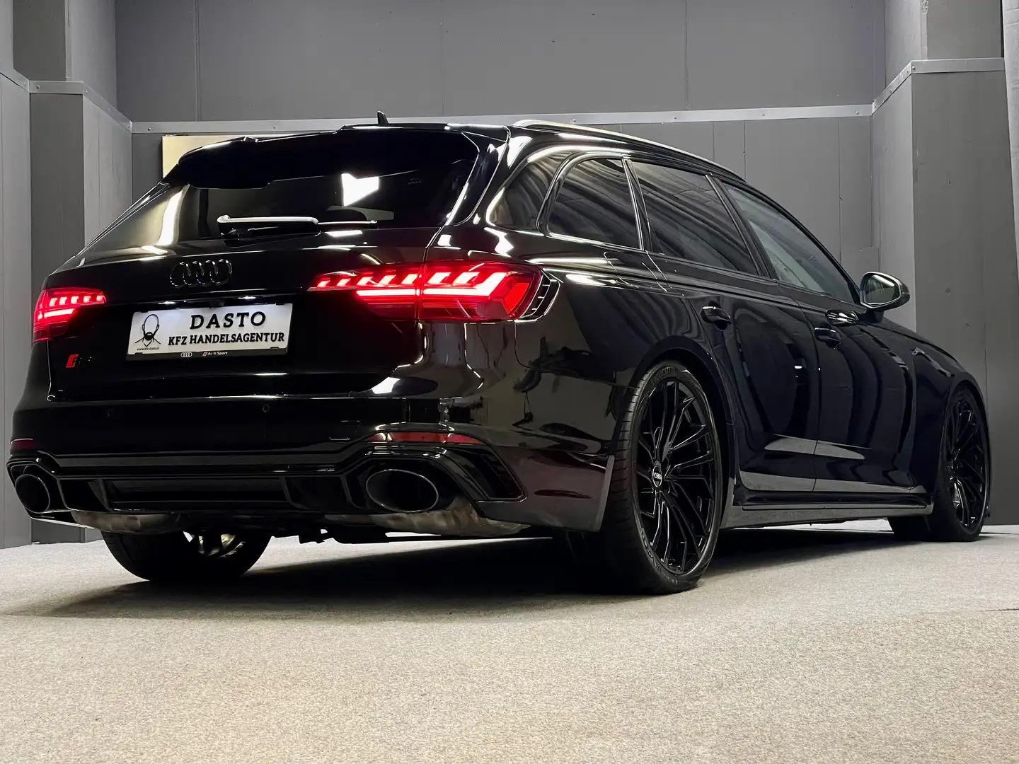 Audi RS4 2.9 TFSI__quattro__Black Beast__HUD__Pano Zwart - 2