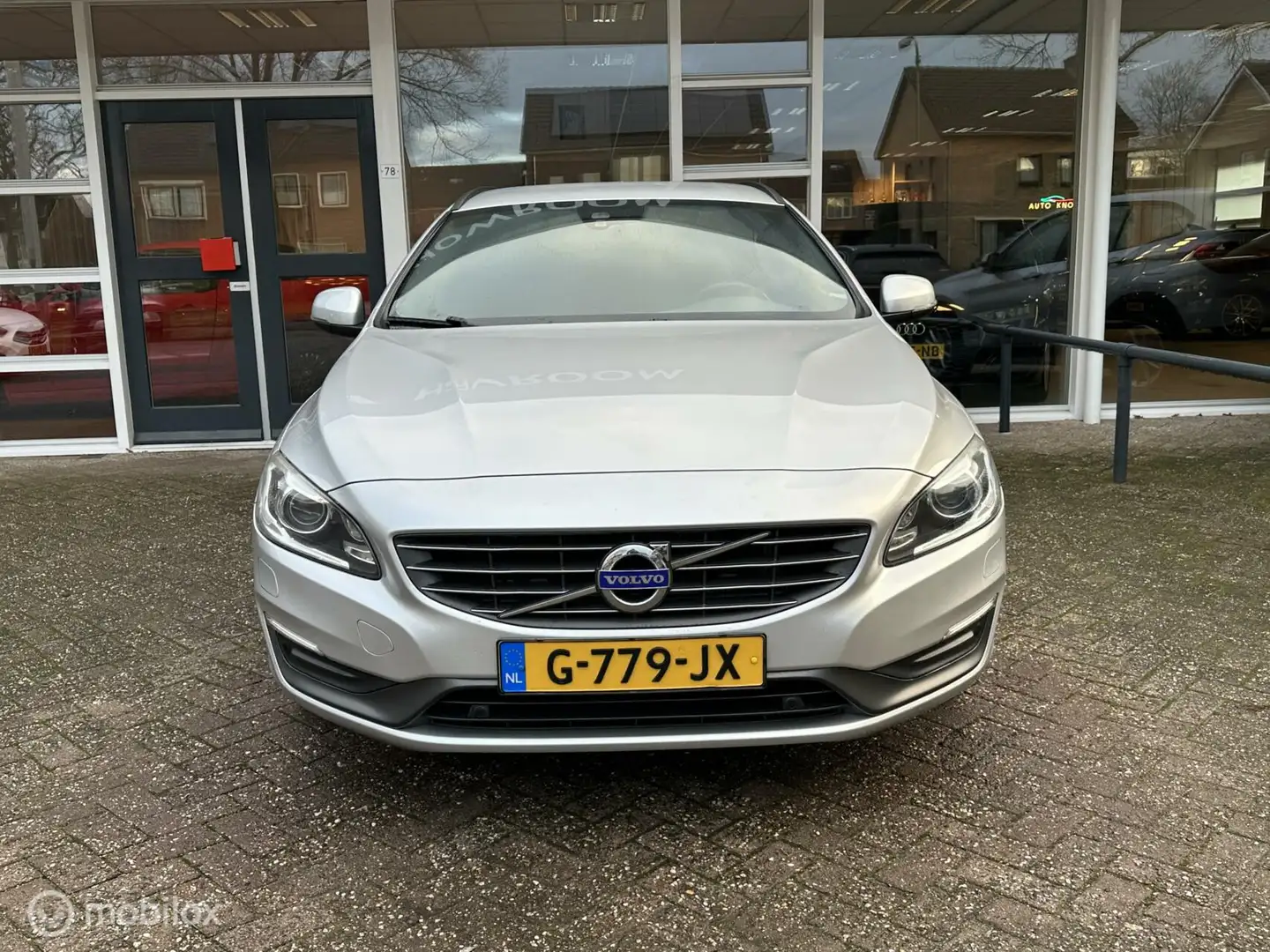 Volvo V60 1.6 T3 Summum Xenon, Navi, Bluetooth, Pdc, LM.. Gris - 2