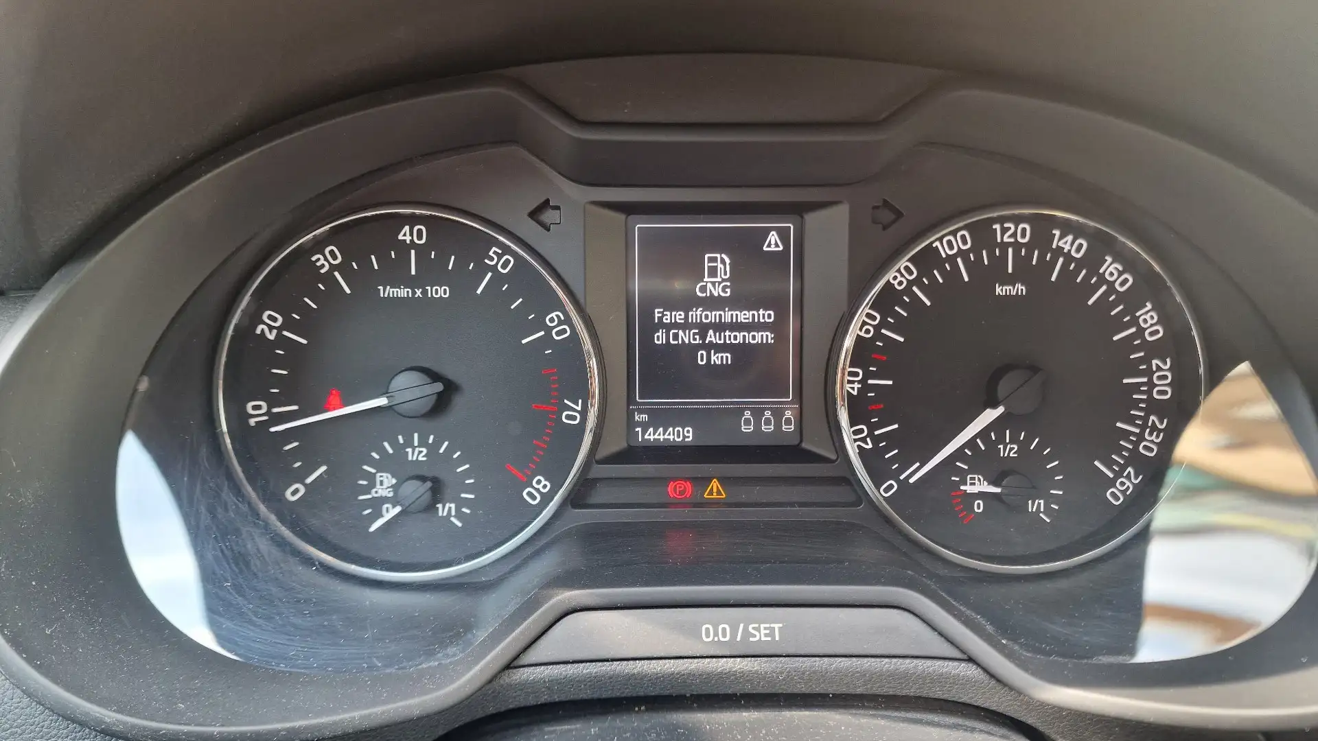 Skoda Octavia Octavia Wagon 1.4 tsi g-tec Executive 110cv Gris - 2