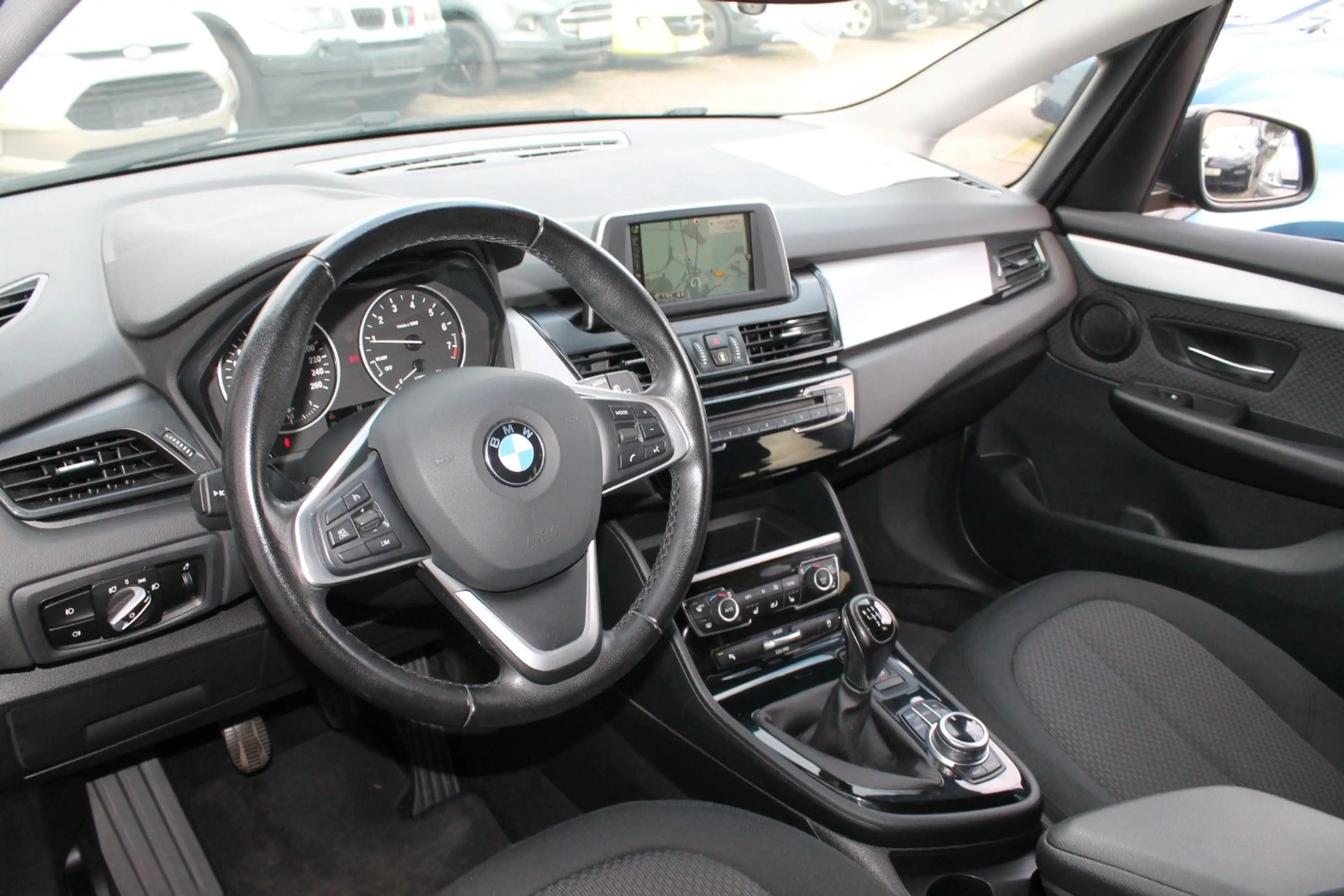 BMW 218 i Active Tourer Advantage *TÜV-NEU* — photo 12
