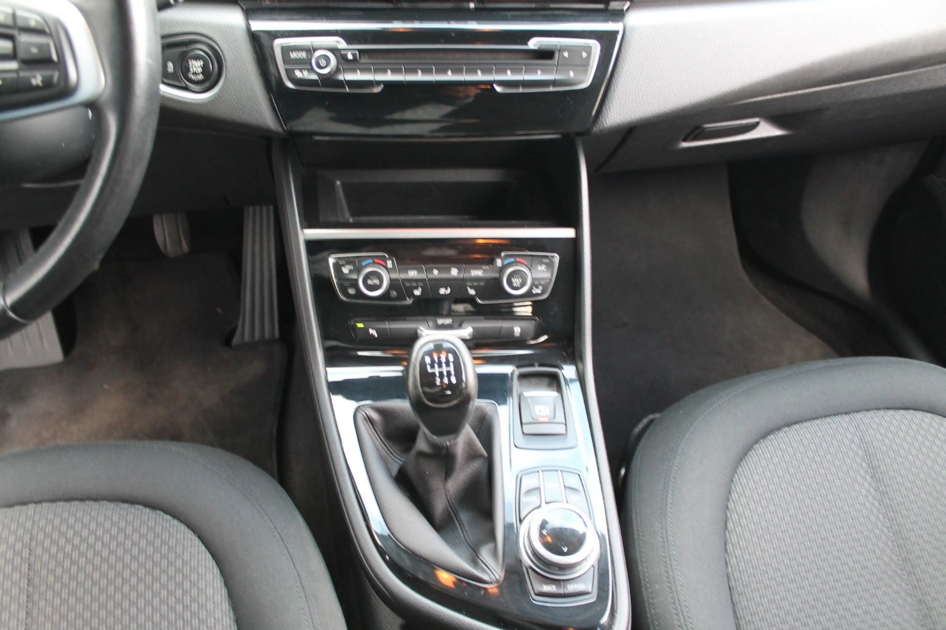 BMW 218 i Active Tourer Advantage *TÜV-NEU* — photo 14