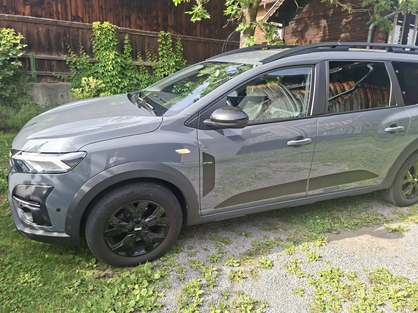 Dacia Jogger Extreme TCe 110 Grau - 1