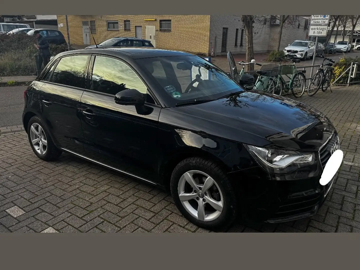 Audi A1 A1 1.6 TDI Sportback S tronic Attraction Schwarz - 2
