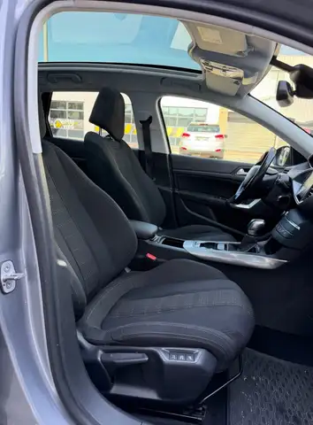 Peugeot 308 view 4