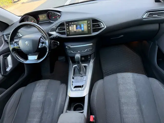 Peugeot 308 view 10