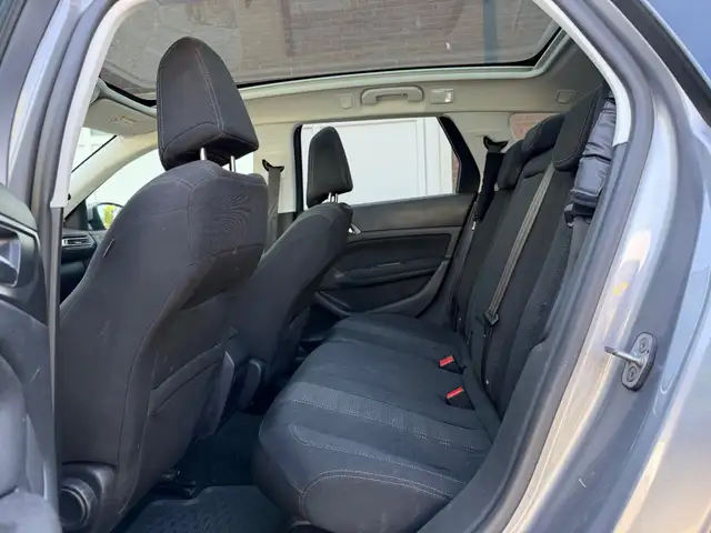 Peugeot 308 view 13