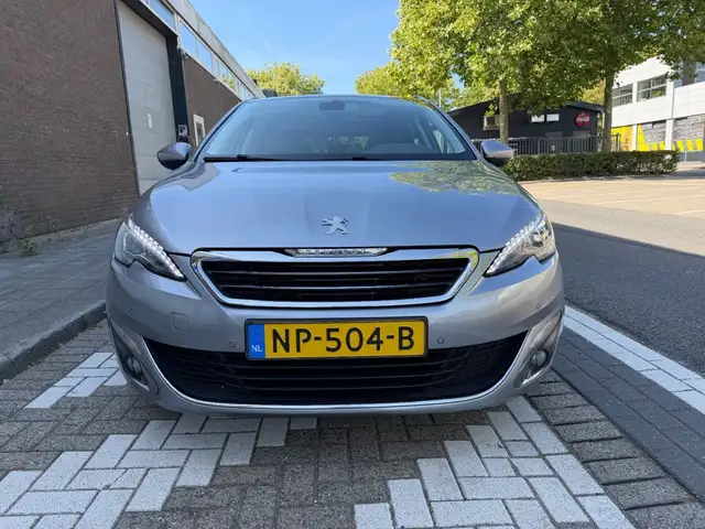 Peugeot 308 view 5