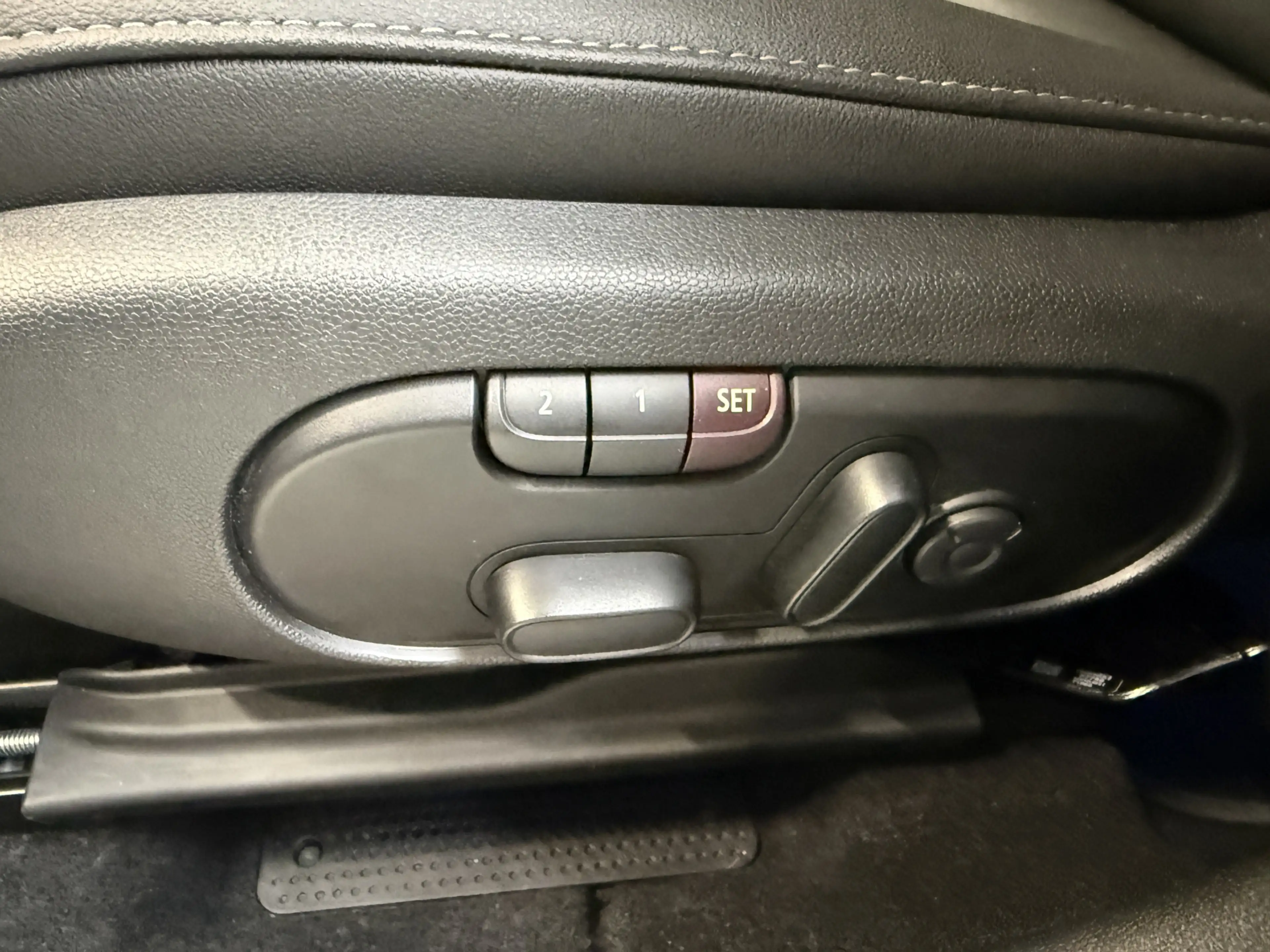 MINI Cooper SE Countryman 2.0 ALL4 Leder/Apple/Camera — photo 8