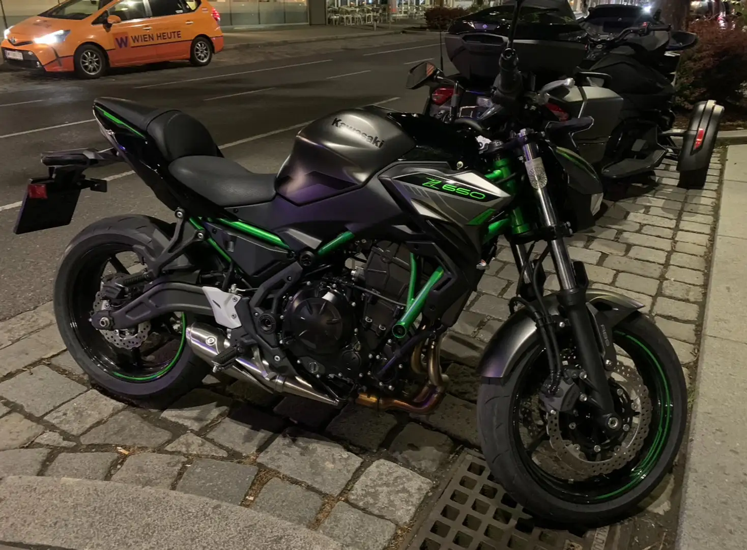 Kawasaki Z 650 Gri - 1