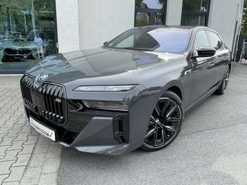 M70 xDrive M Sport || TheatreScreen Massage (G70)