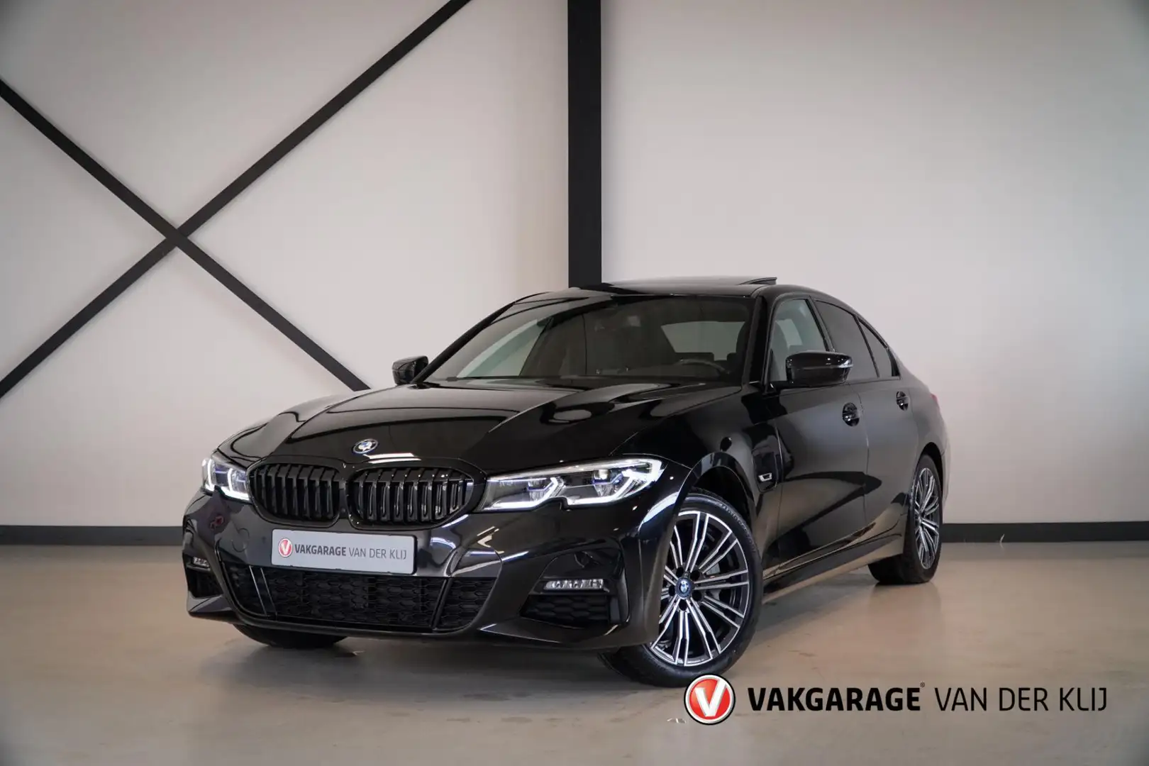 BMW 330 3-serie Sedan 330e xDrive M-Sport | Schuifdak | La Negru - 1