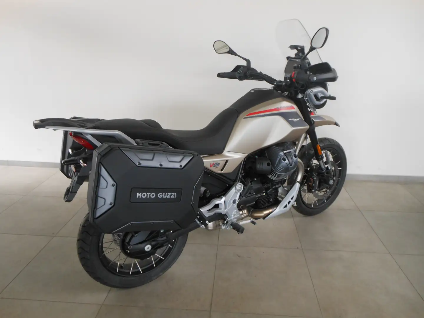 Moto Guzzi V 85 TT - 2