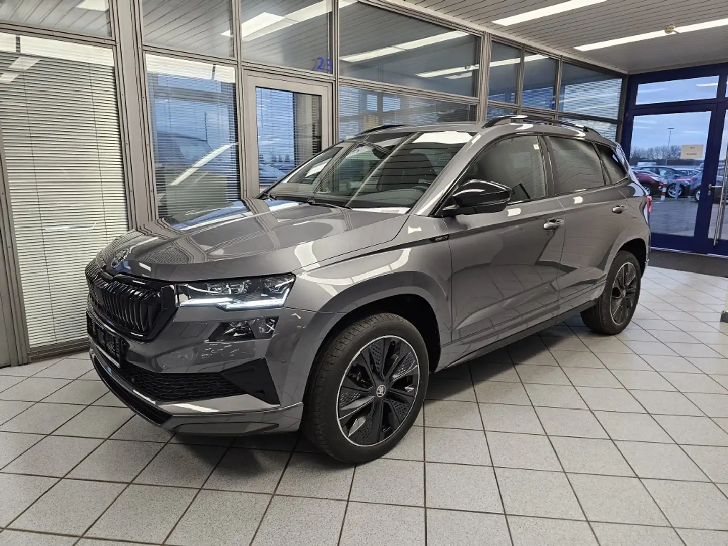 Skoda Karoq Sportline Navi,Matrix-LED,Kamera,AHK ankl. Gri - 2