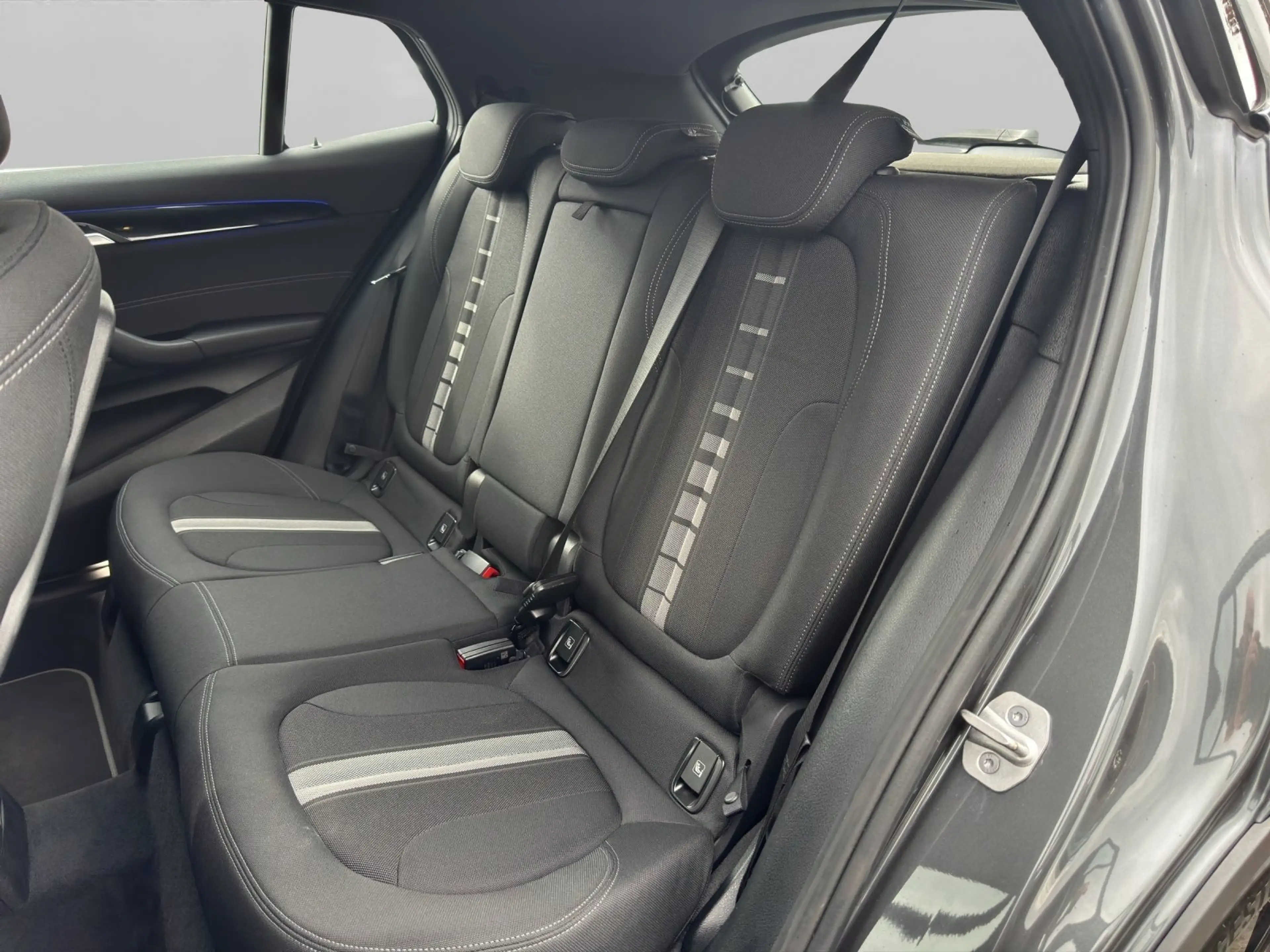 BMW X2 xDrive25d Modell Advantage AHK HiFi LED RFK Navi K — photo 8
