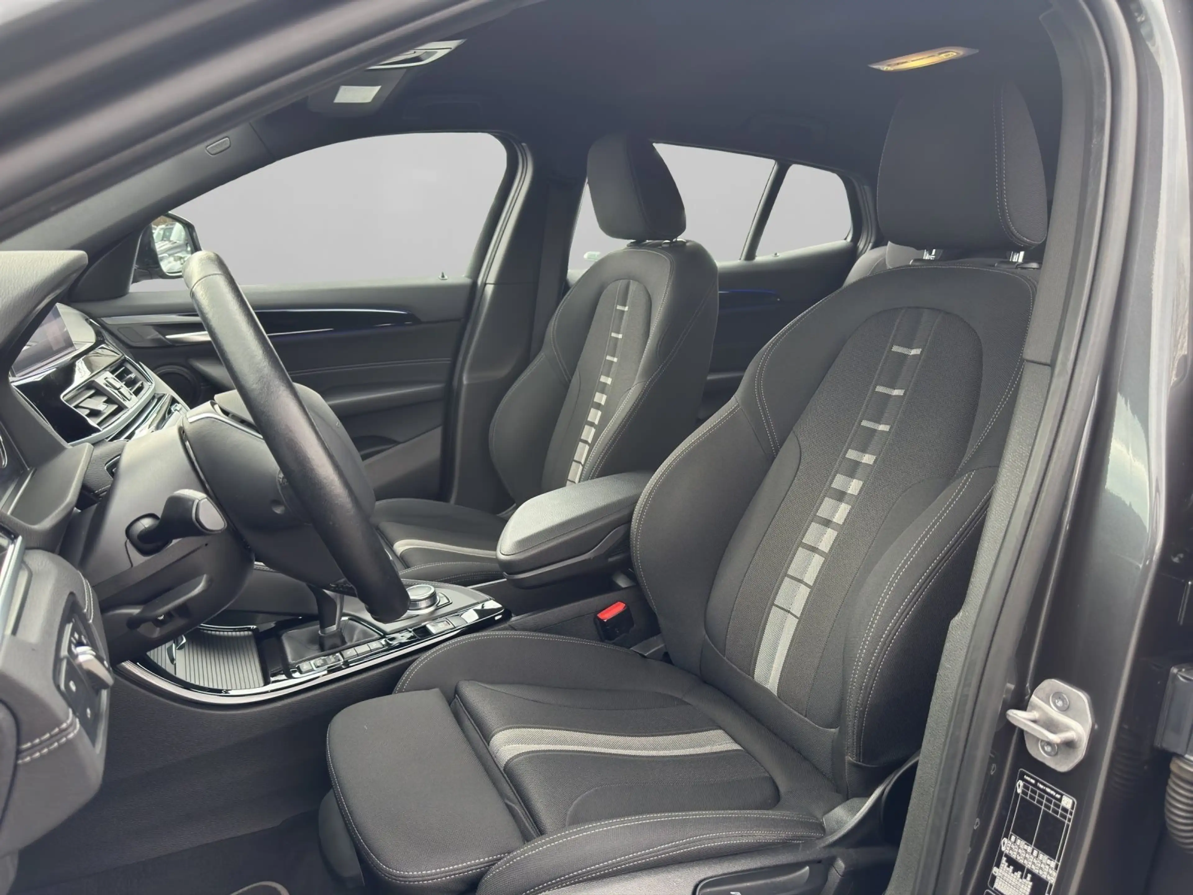 BMW X2 xDrive25d Modell Advantage AHK HiFi LED RFK Navi K — photo 7