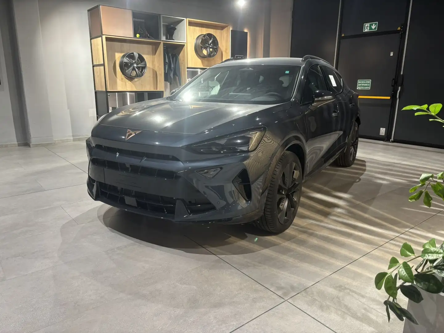 CUPRA Formentor 1.5 e-HYBRID DSG Dark Night Grau - 1
