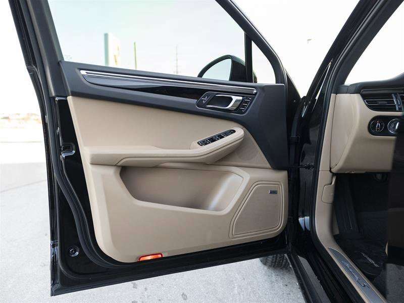 2023 Porsche Macan S Black thumb 9