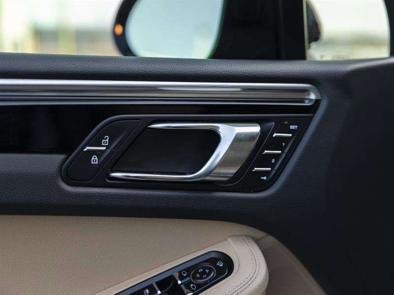 2023 Porsche Macan S Black thumb 10