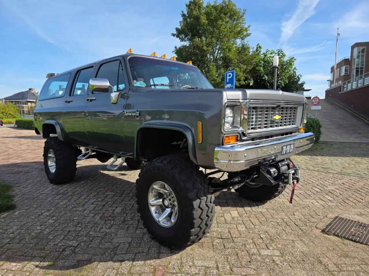 Chevrolet Suburban -, foto 2