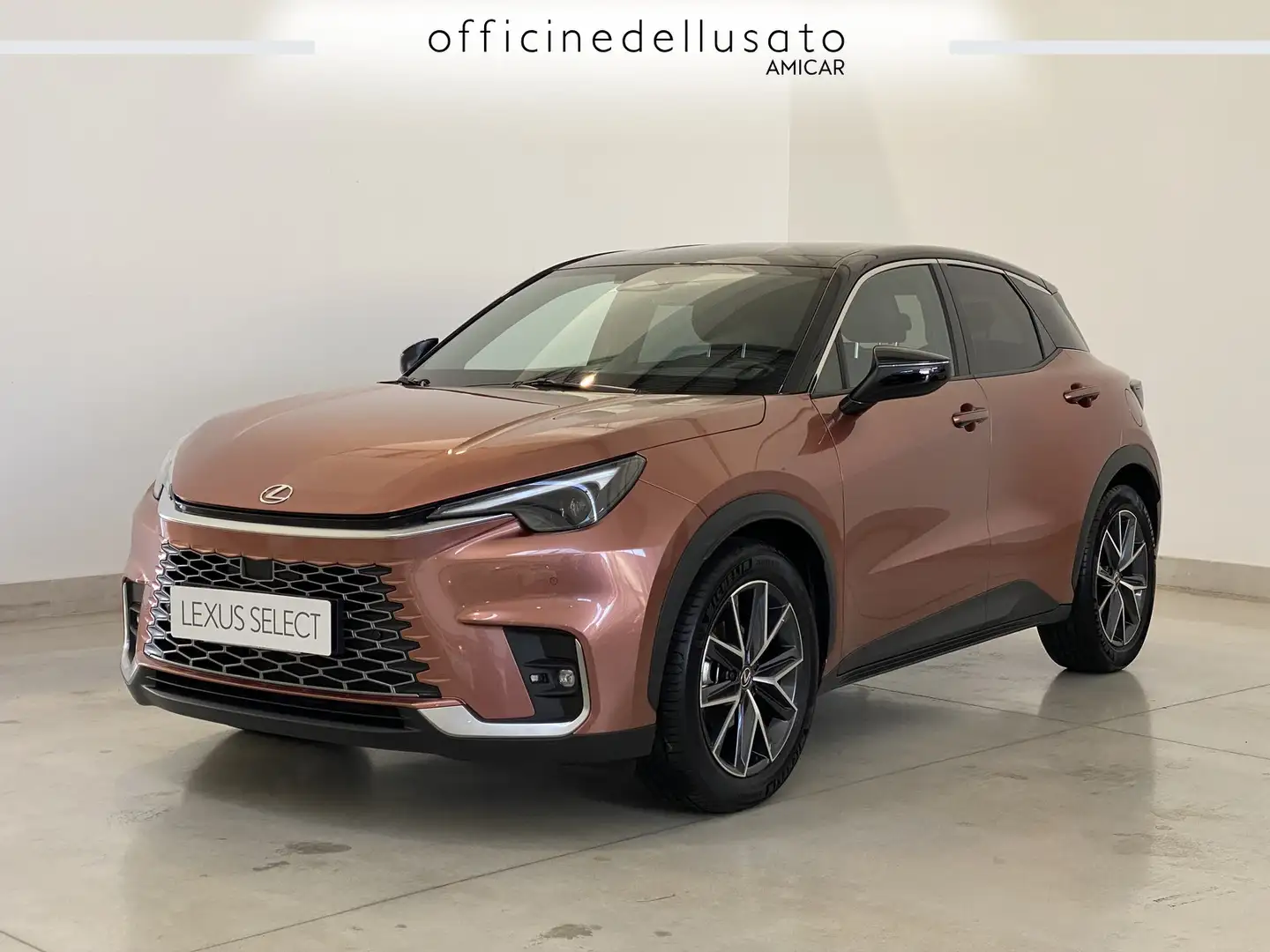 Lexus LBX 1.5 hybrid cool 2wd e-cvt - 1