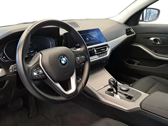 BMW 3 Series view 10