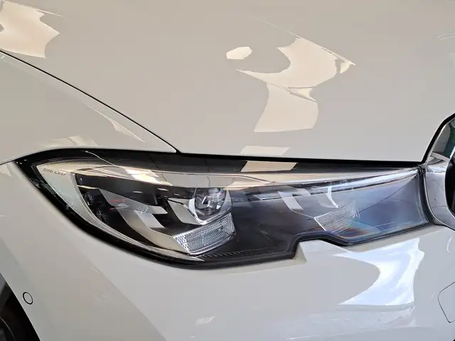 BMW 3 Series view 5