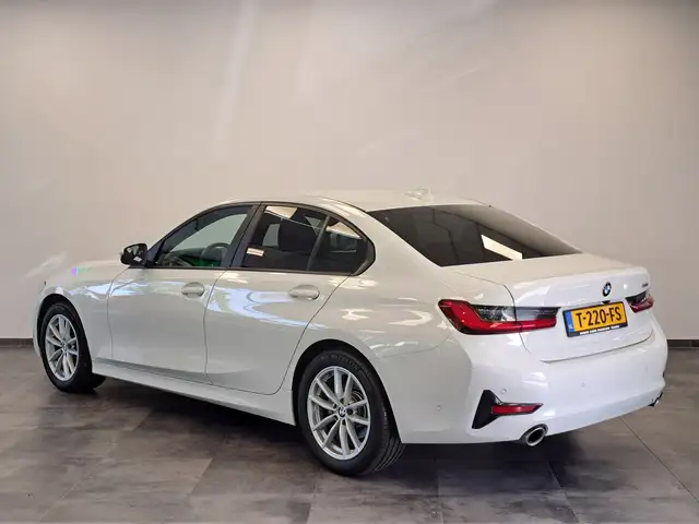 BMW 3 Series view 7