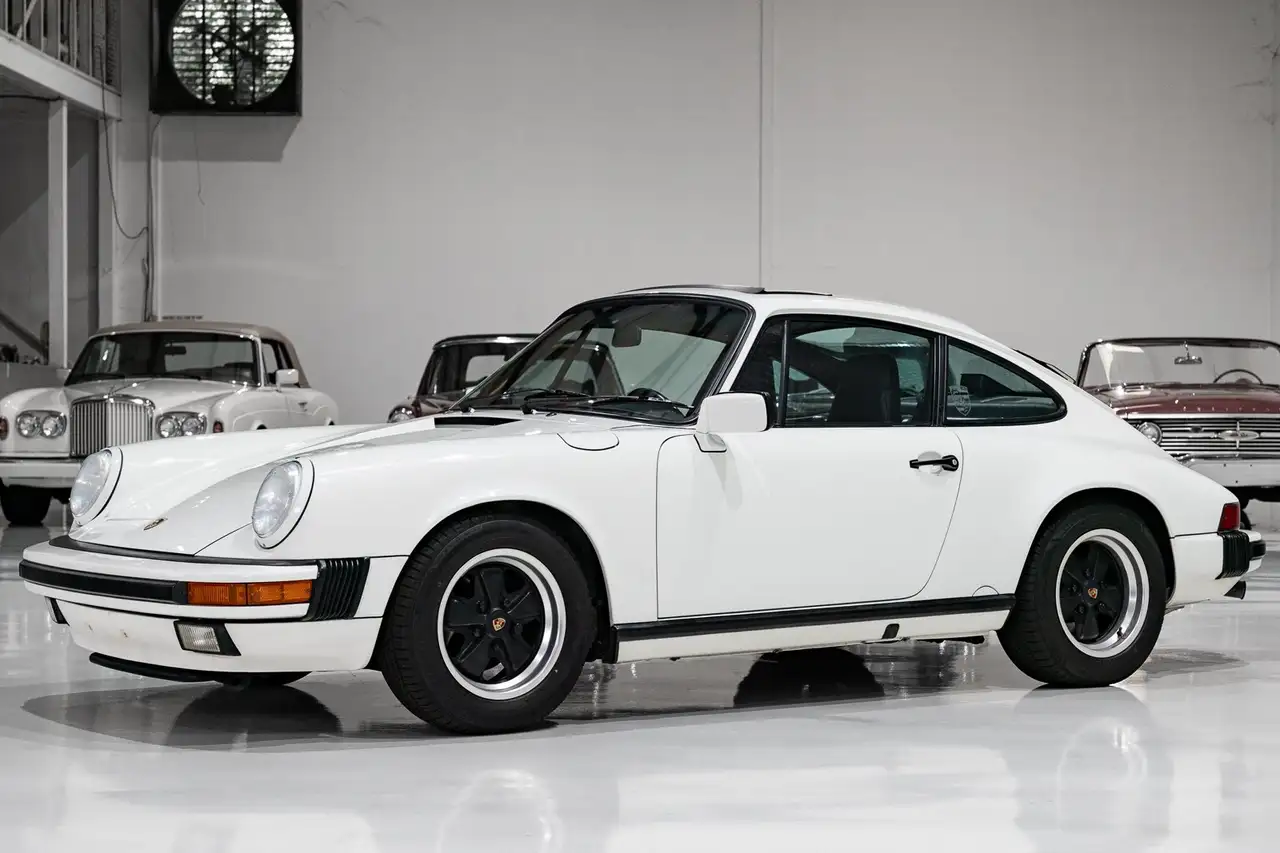 Porsche 911 CARRERA 3.2 SUNROOF COUPE (G50 FIVE-SPEED, ONLY 35,950 MILES) G50 FIVE-SPEED, ONLY 35,950 MILES, foto 1