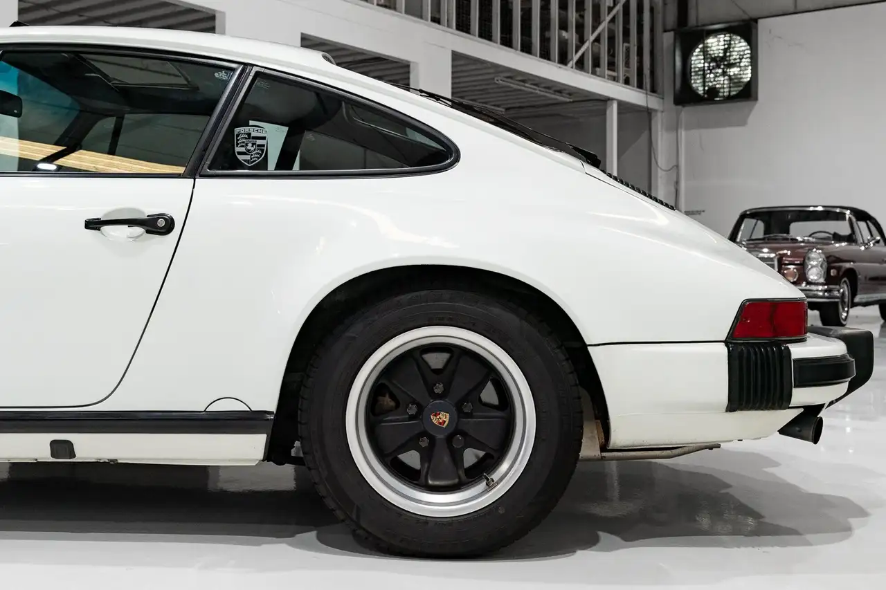 Porsche 911 CARRERA 3.2 SUNROOF COUPE (G50 FIVE-SPEED, ONLY 35,950 MILES) G50 FIVE-SPEED, ONLY 35,950 MILES, foto 12