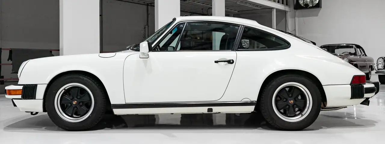 Porsche 911 CARRERA 3.2 SUNROOF COUPE (G50 FIVE-SPEED, ONLY 35,950 MILES) G50 FIVE-SPEED, ONLY 35,950 MILES, foto 10